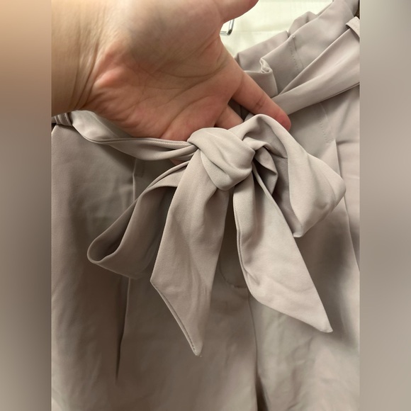 DYNAMITE Beige Paper-bag Shorts, size S - Picture 2 of 5